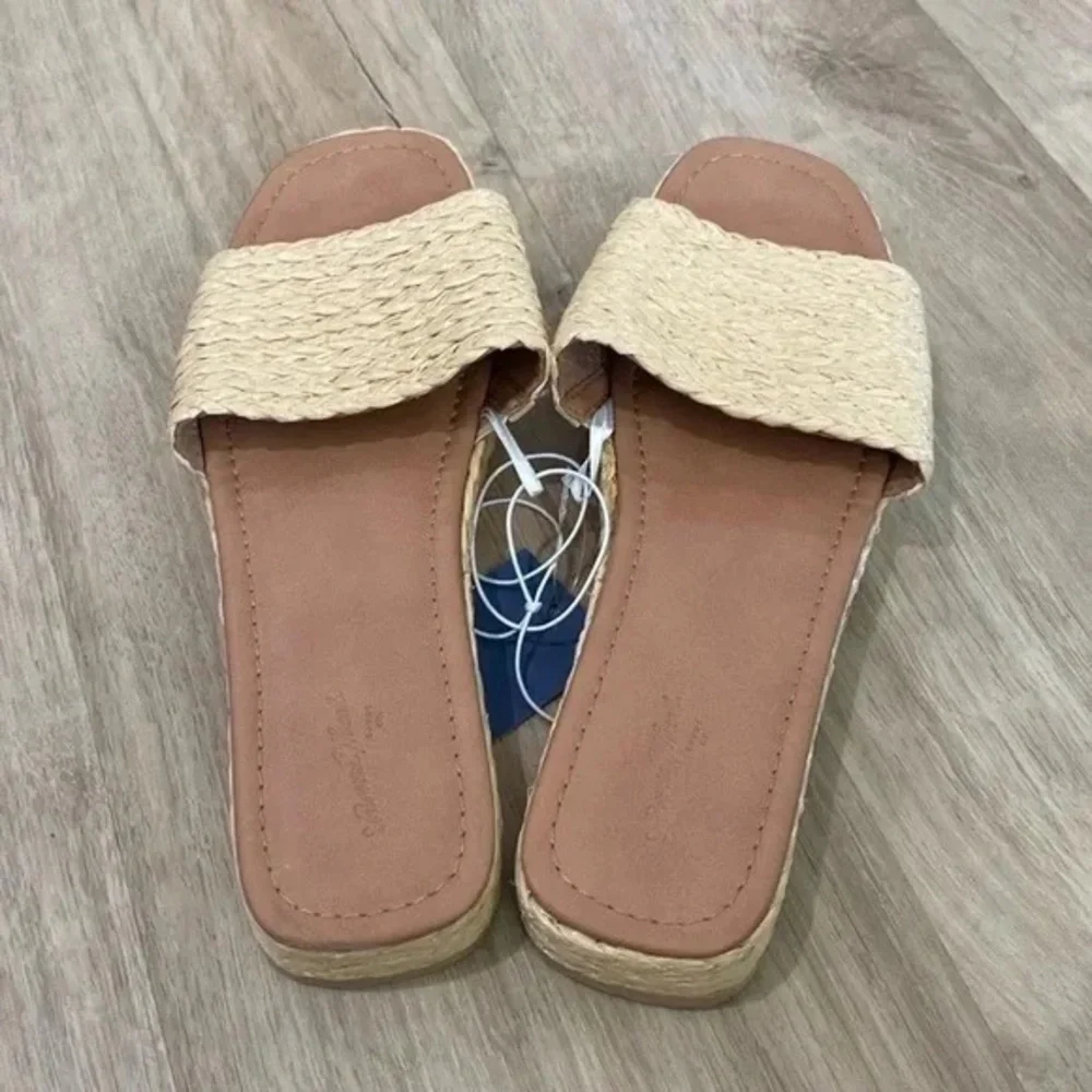 Universal Thread Tan Espadrille Sandals